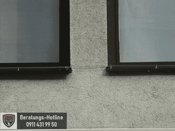 fenstersims_mit_elektrischer_taubenabwehr fenstersims_mit_elektrischer_taubenabwehr